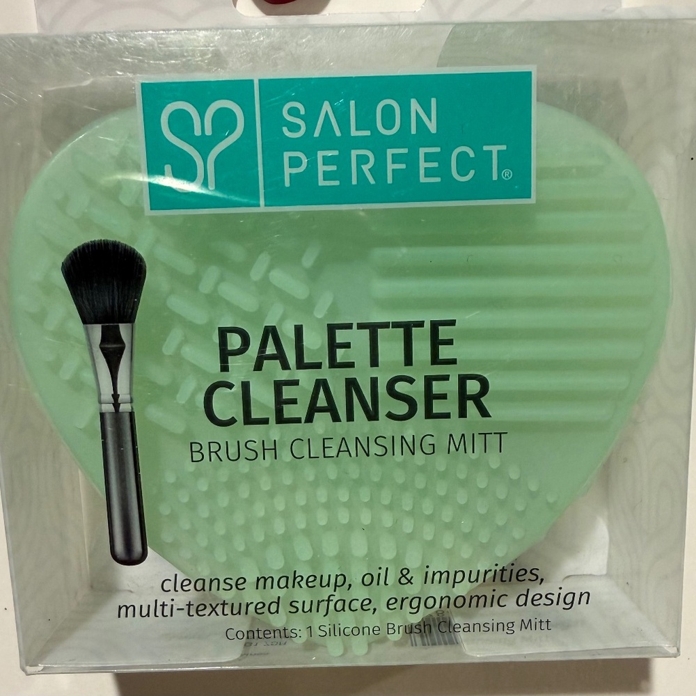 Makeup brush palette cleansing mitt